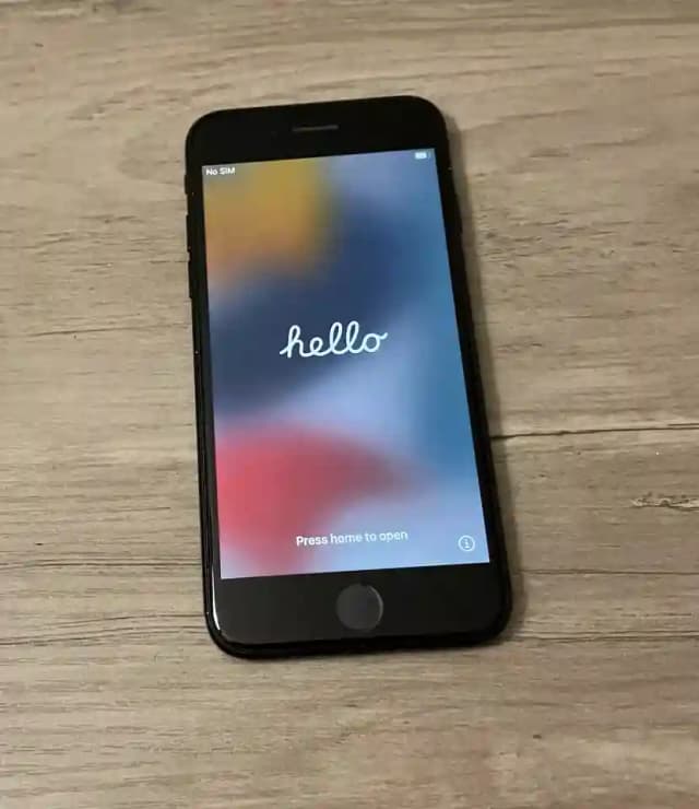 New ListingiPhone 7 UNLOCKED - Black - 32 GB - Ready To Use