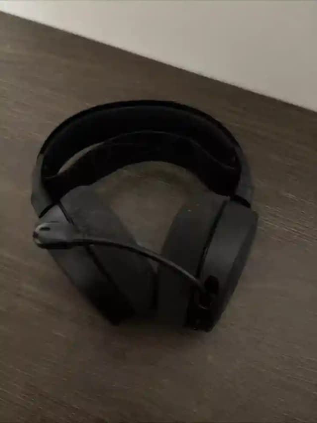 New ListingSteel series Arctis NOVA 5